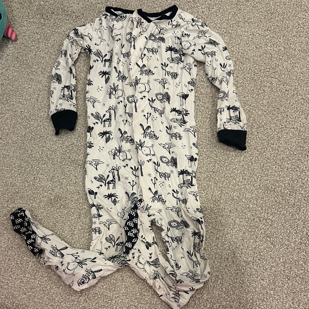 Magnetic Me Black and White Printed Footie 12-18